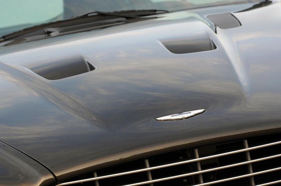 Детали экстерьера Aston Martin DBS 007 Quantum of Solace 2008 года  (фото 25 из 43)